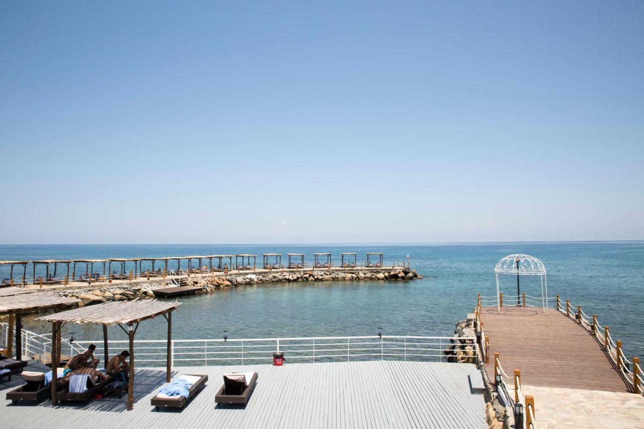 Malpas Hotel Agios Epiktitos Extérieur photo