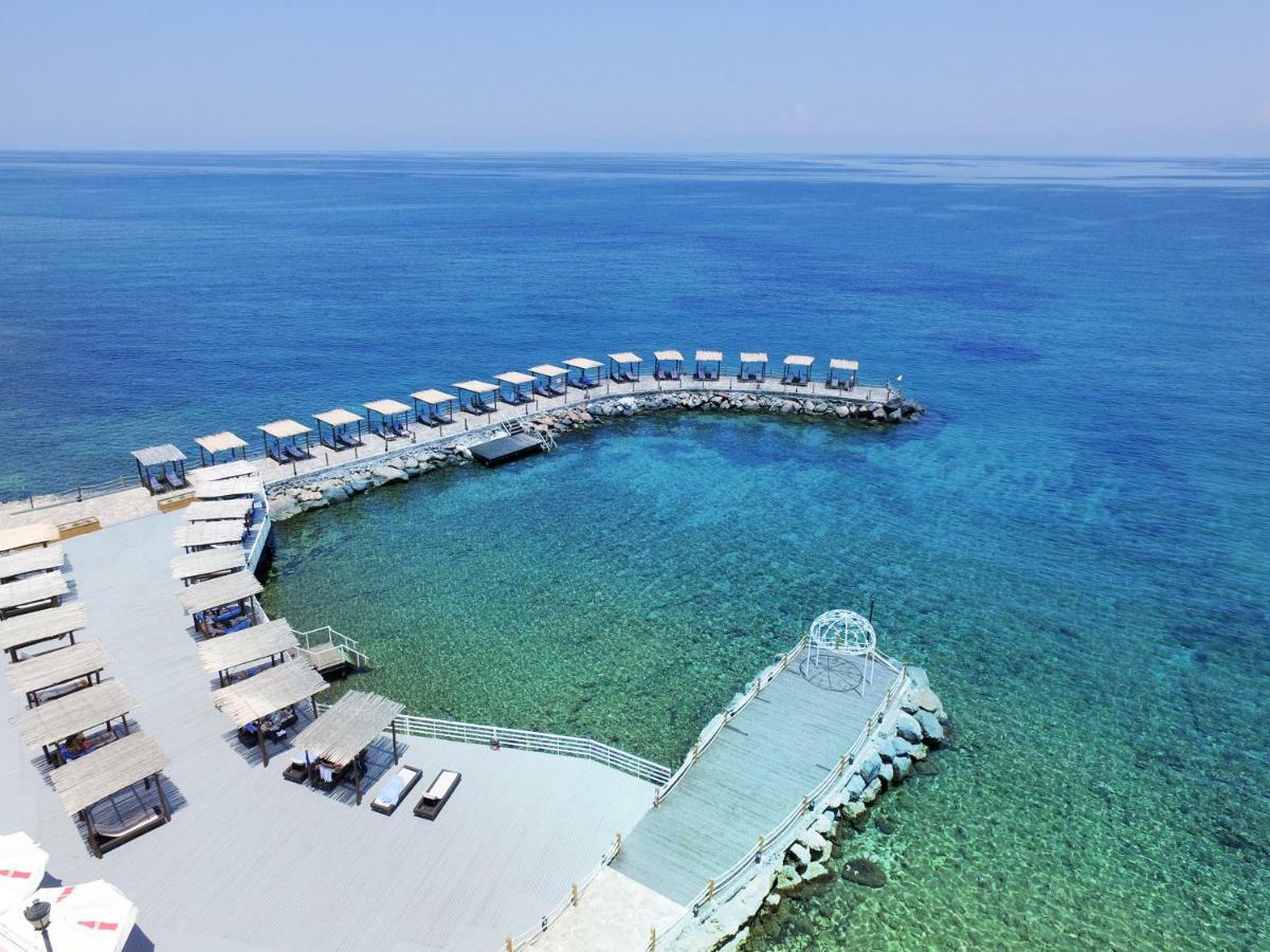 Malpas Hotel Agios Epiktitos Extérieur photo